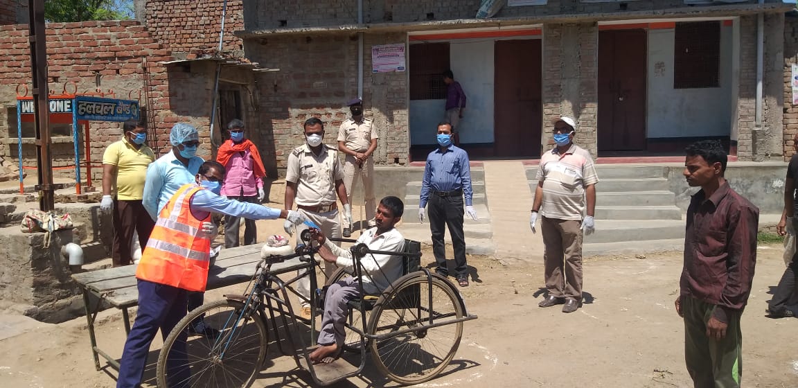 Indian Railways provides essentials in a village of Bihar Indian railways Distributing essentials in Bihar