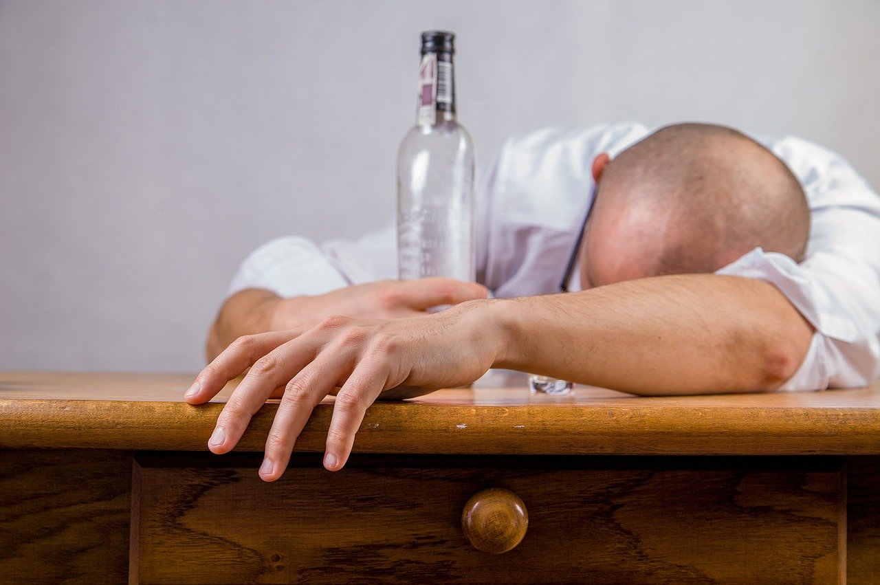Do not use Alcohol during Lockdown use of alcohol in Lockdown